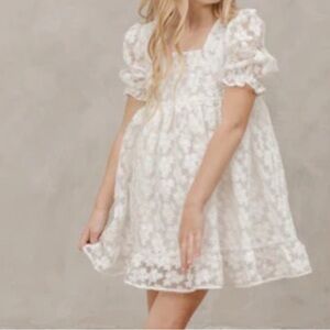 NoraLee size 6 White floral balloon sleeve flower girl dress
